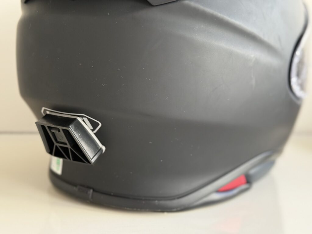 ヘルメット後部とジョイント